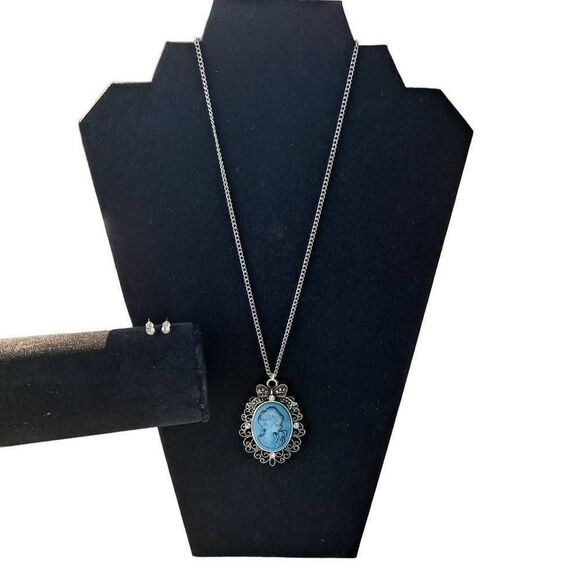 Cameo Necklace and Earring Set - Picture 1 of 8